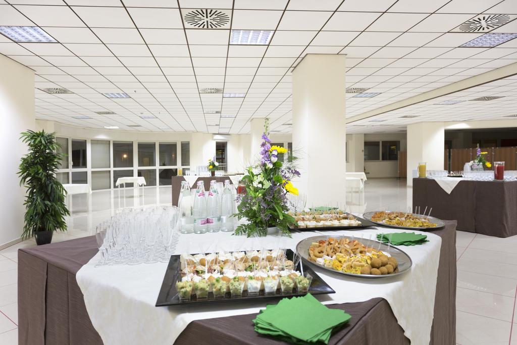 Palace Hotel Serravalle Luaran gambar