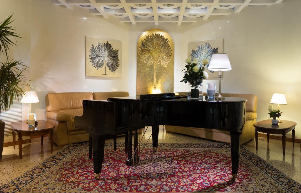 Palace Hotel Serravalle Luaran gambar