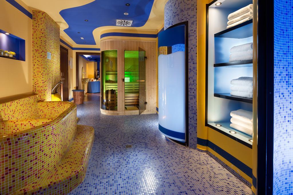 Palace Hotel Serravalle Luaran gambar