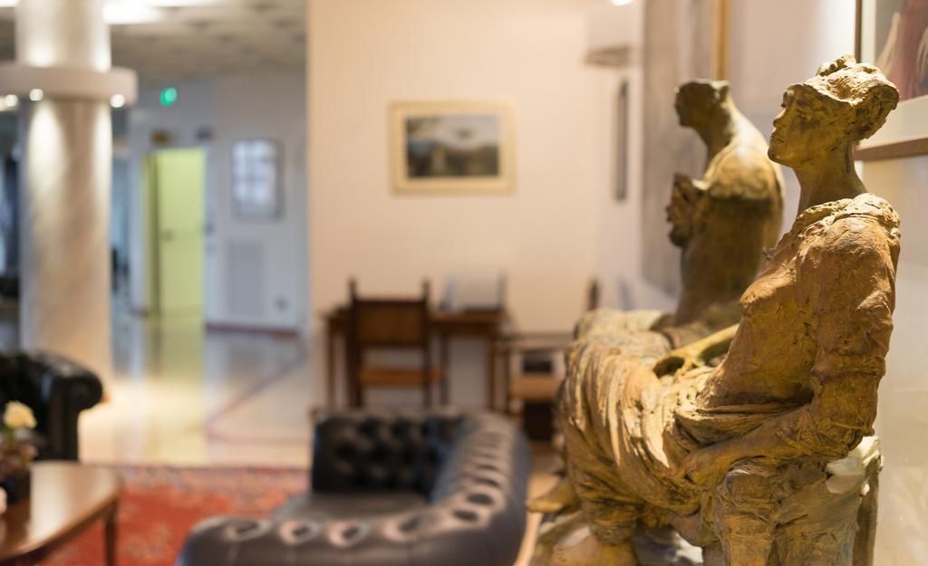 Palace Hotel Serravalle Luaran gambar