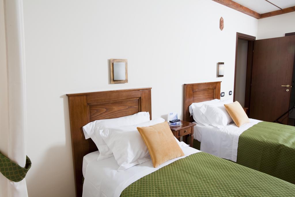 Palace Hotel Serravalle Luaran gambar