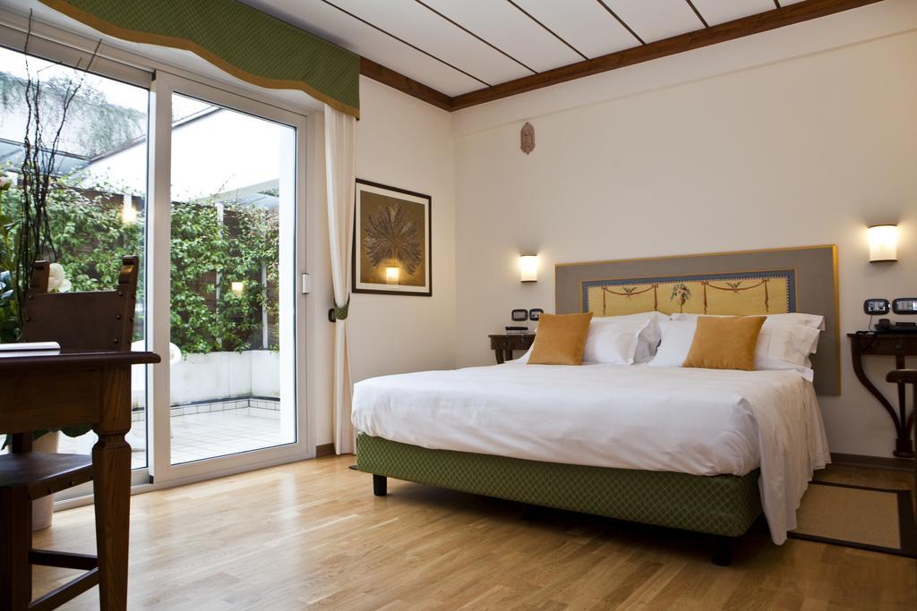 Palace Hotel Serravalle Luaran gambar