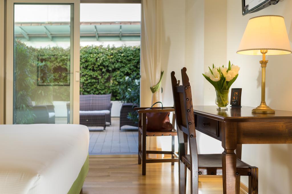 Palace Hotel Serravalle Luaran gambar