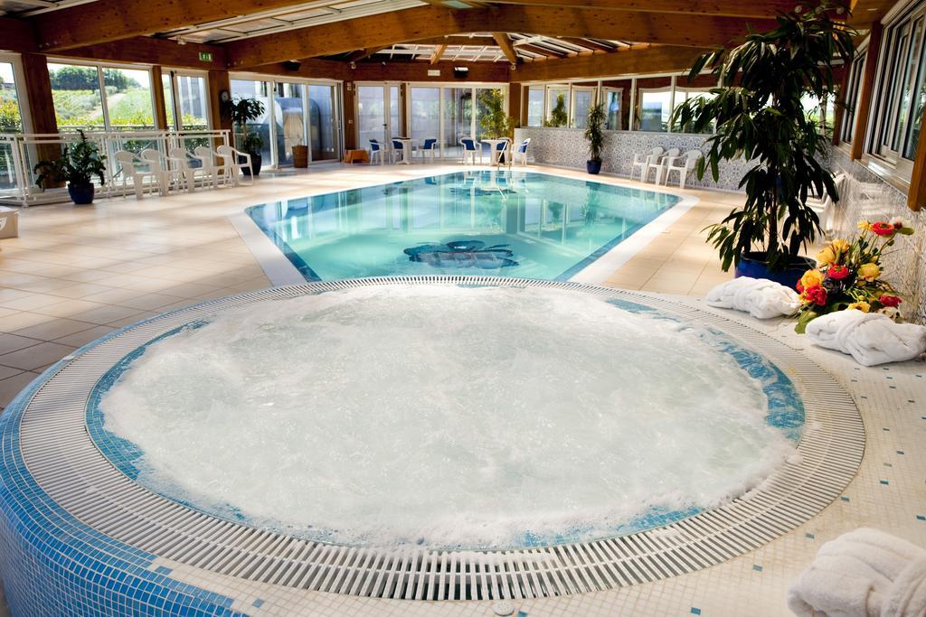 Palace Hotel Serravalle Luaran gambar